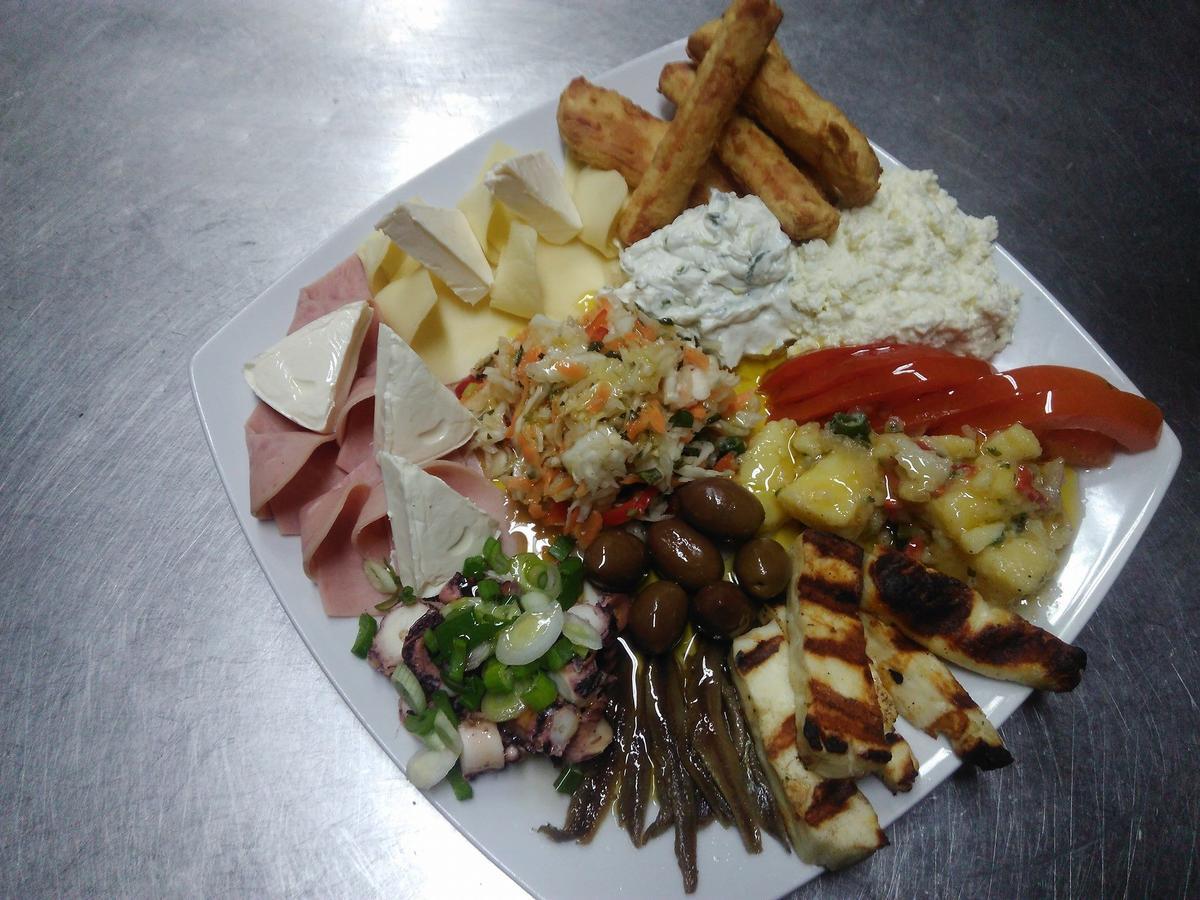 Hotel Παραδοσιακο Káto Loutrákion 외부 사진