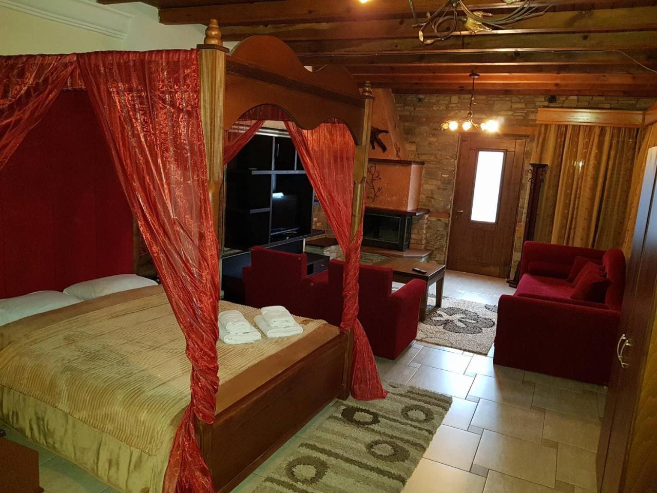 Hotel Παραδοσιακο Káto Loutrákion 외부 사진