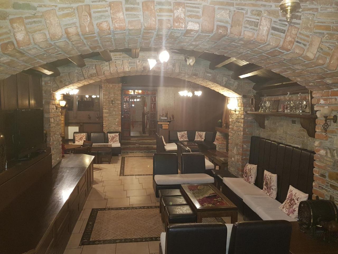 Hotel Παραδοσιακο Káto Loutrákion 외부 사진