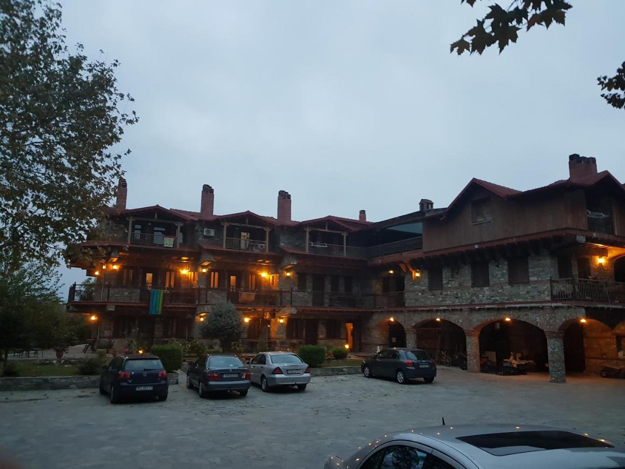 Hotel Παραδοσιακο Káto Loutrákion 외부 사진