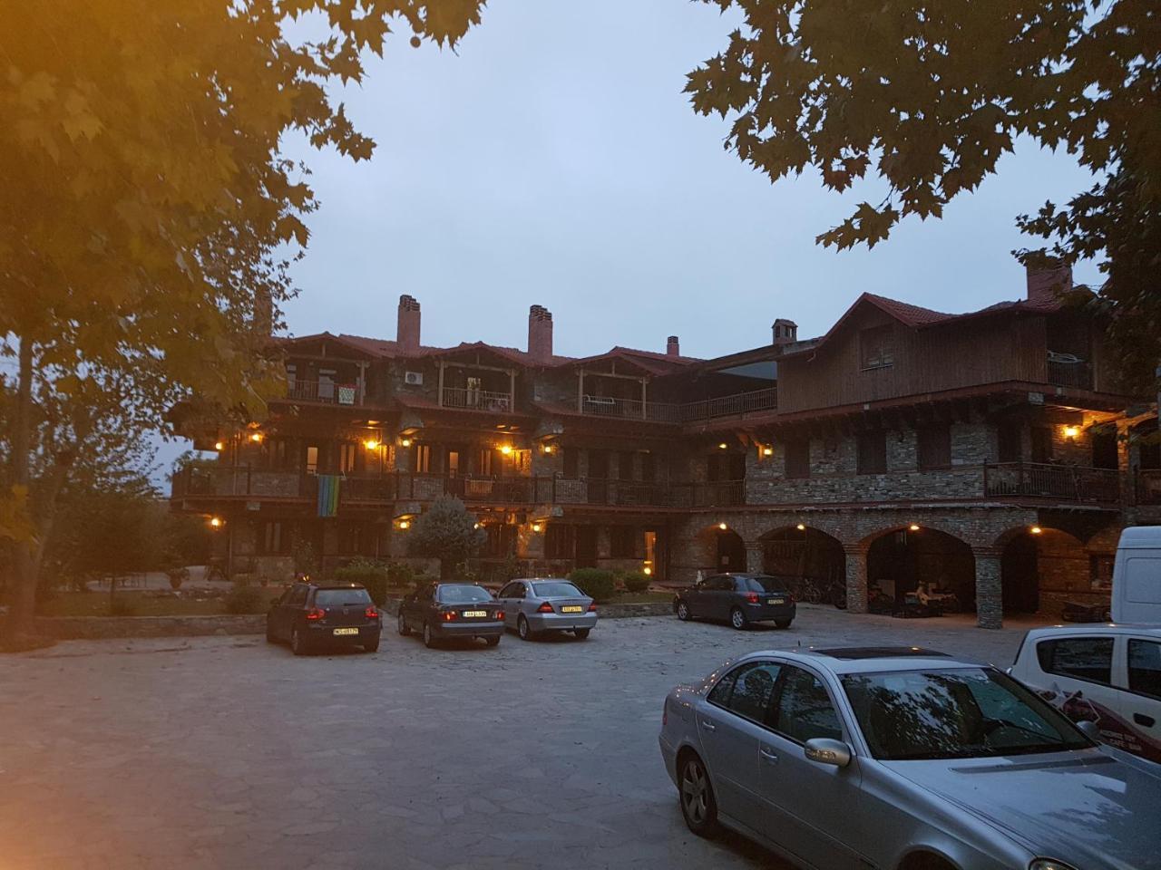 Hotel Παραδοσιακο Káto Loutrákion 외부 사진