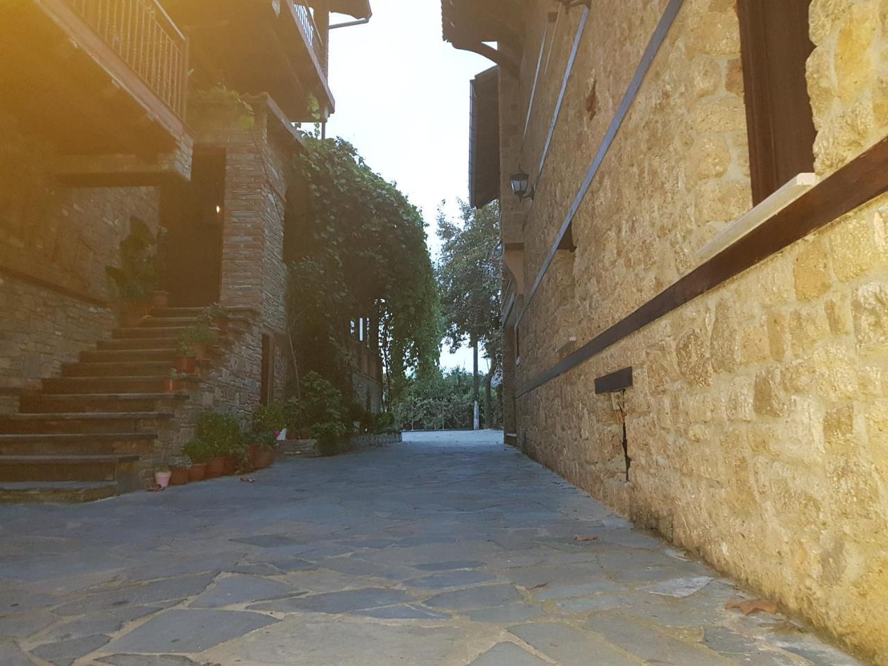 Hotel Παραδοσιακο Káto Loutrákion 외부 사진