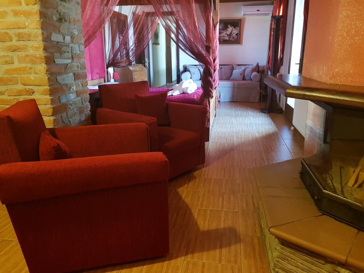 Hotel Παραδοσιακο Káto Loutrákion 외부 사진