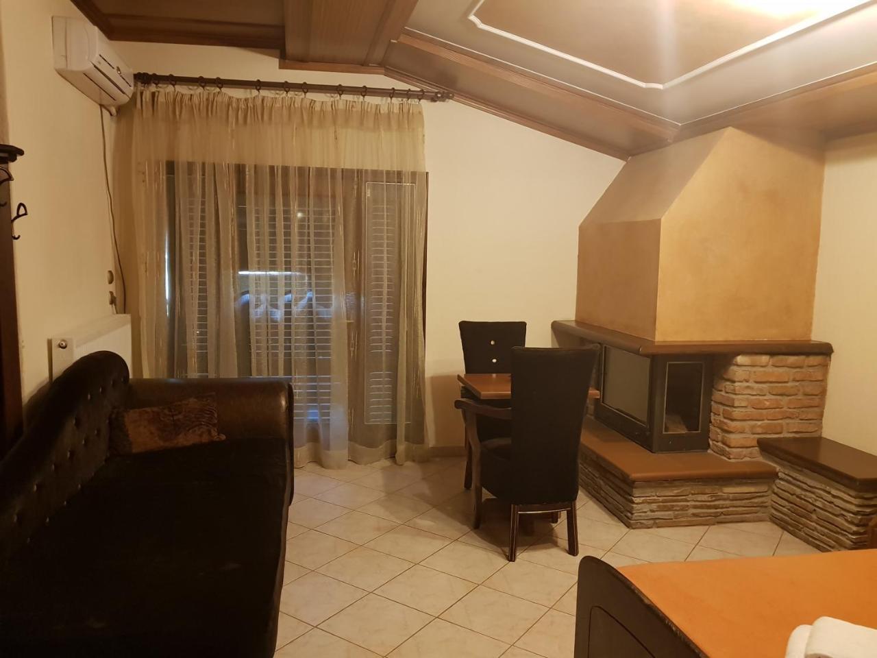 Hotel Παραδοσιακο Káto Loutrákion 외부 사진