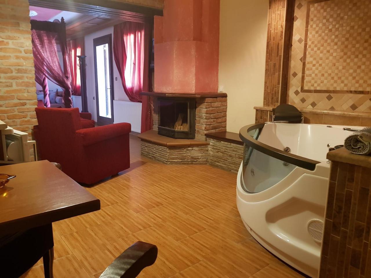 Hotel Παραδοσιακο Káto Loutrákion 외부 사진