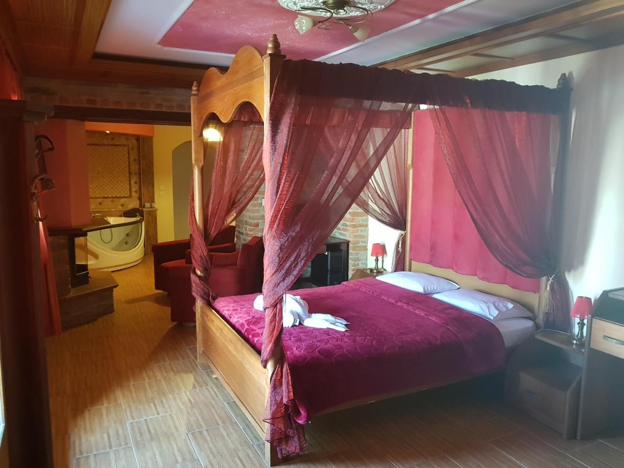 Hotel Παραδοσιακο Káto Loutrákion 외부 사진