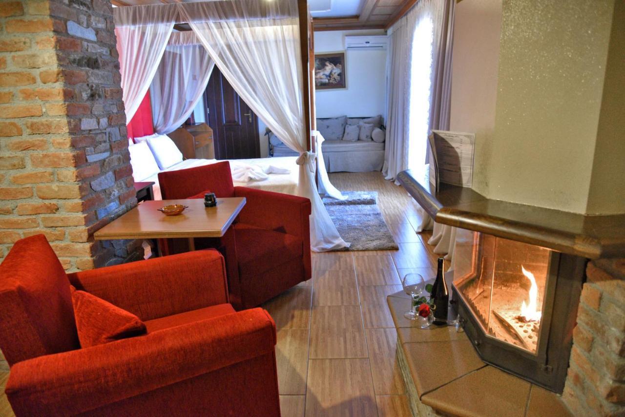 Hotel Παραδοσιακο Káto Loutrákion 외부 사진