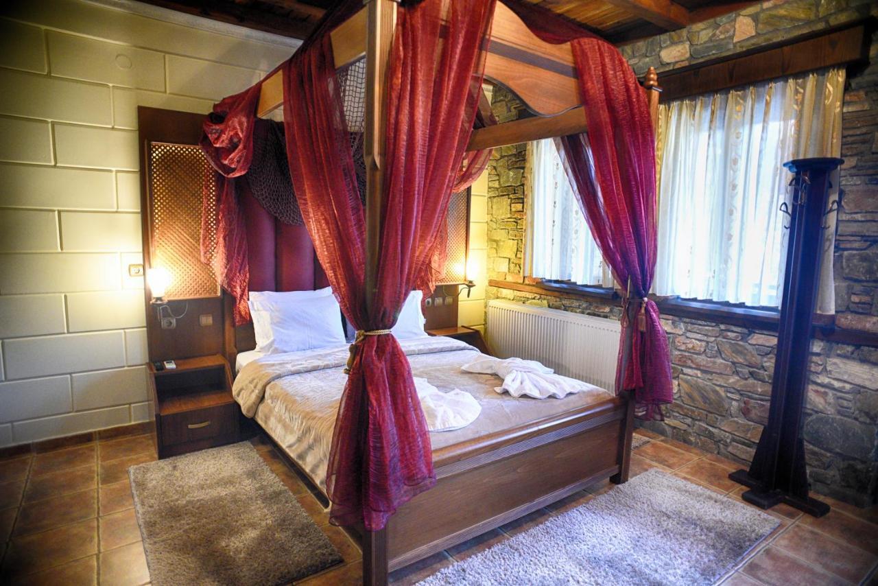 Hotel Παραδοσιακο Káto Loutrákion 외부 사진