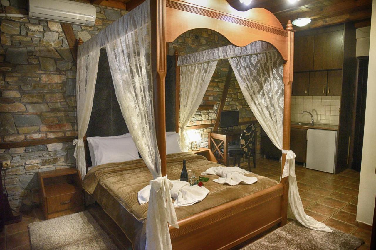 Hotel Παραδοσιακο Káto Loutrákion 외부 사진